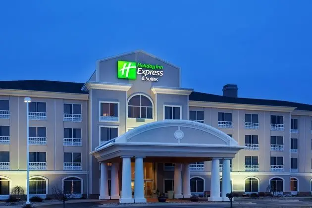Holiday Inn Express and Suites Rockford Loves Park
