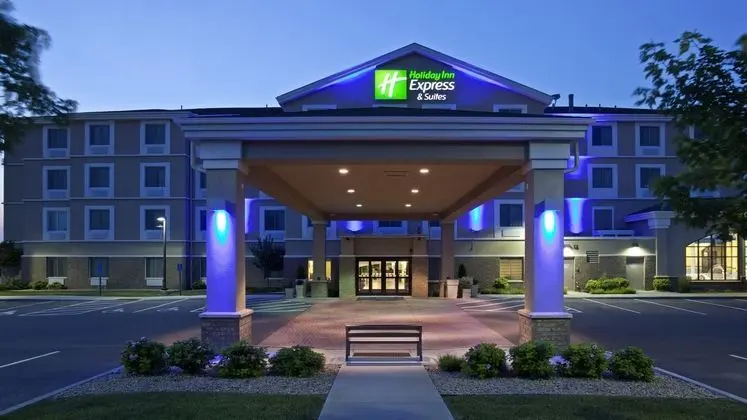 Holiday Inn Express & Suites Rogers - Dış Mekan