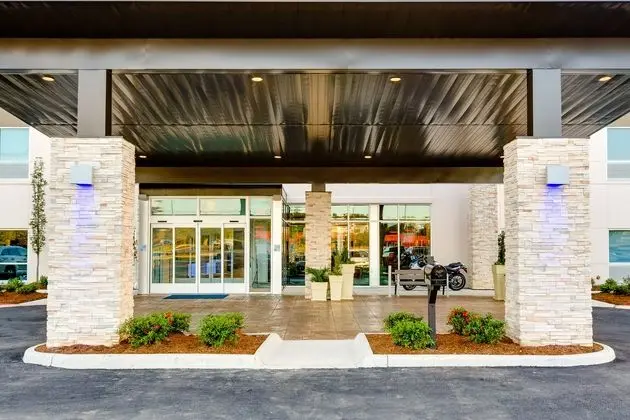 Holiday Inn Express and Suites Russellville