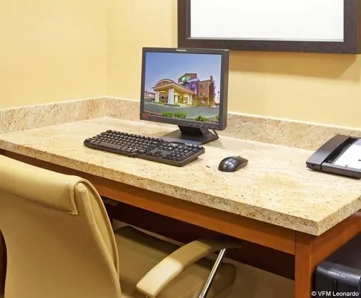 Holiday Inn Express & Suites Salinas