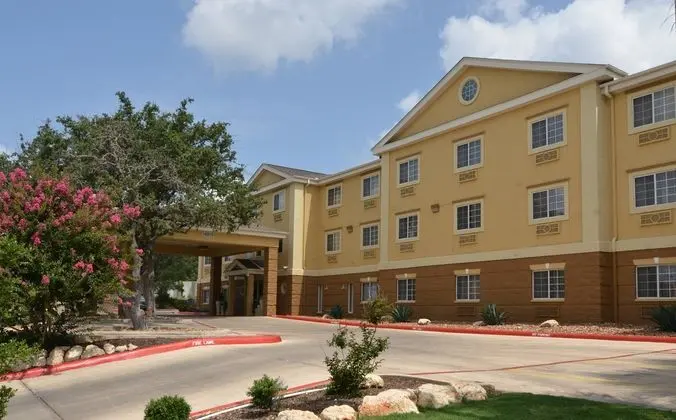 Holiday Inn Express and Suites San Antonio Airport