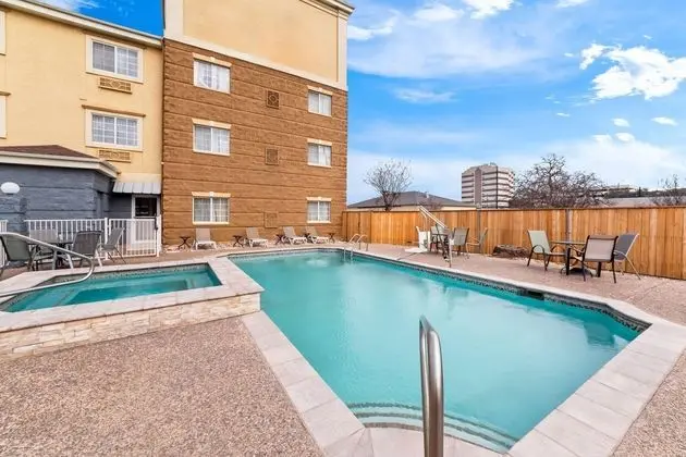 Holiday Inn Express and Suites San Antonio Airport - Havuz