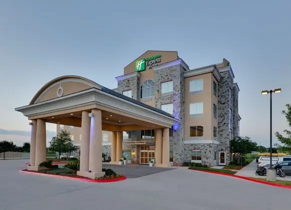 Holiday Inn Express and Suites San Antonio Brooks - Dış Mekan
