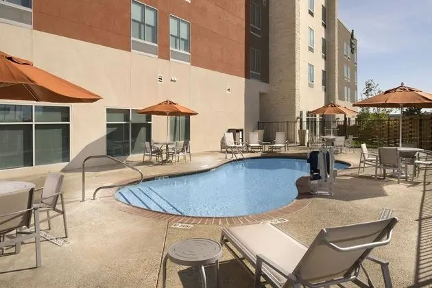 Holiday Inn Express and Suites San Antonio North - - Havuz