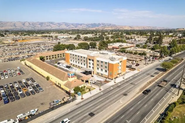 Holiday Inn Express & Suites San Jose Silicon Valley, an IHG Hotel