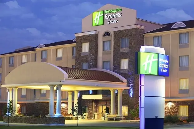 Holiday Inn Express Hotel & Suites Searcy