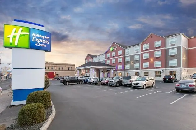 Holiday Inn Express and Suites Seaside Convention