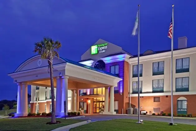 Holiday Inn Express and Suites Selma