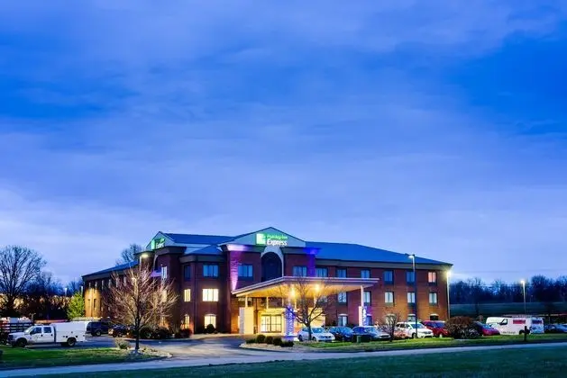 Holiday Inn Express and Suites Shelbyville