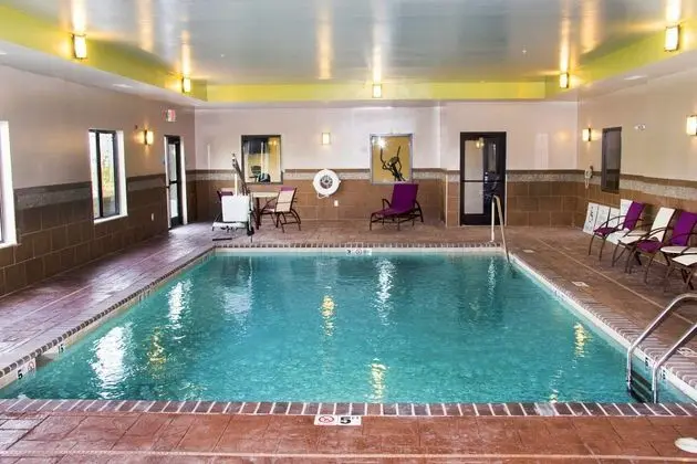 Holiday Inn Express and Suites Sikeston - Havuz