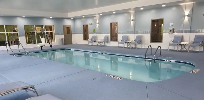 Holiday Inn Express Hotel & Suites Smithfield - Se - Havuz