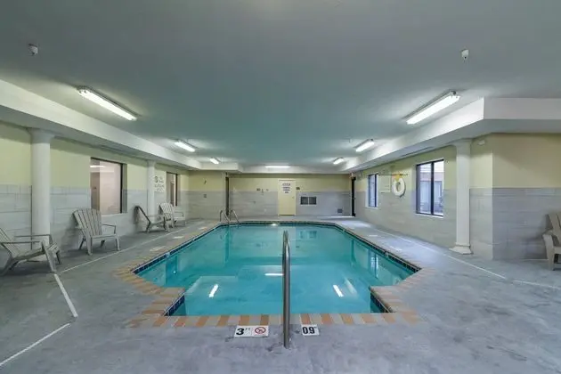 Holiday Inn Express and Suites South Bend Notre Da - Havuz