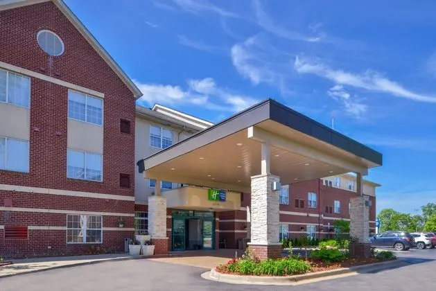 Holiday Inn Express and Suites Southfield Detroit