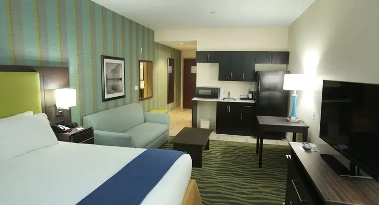 Holiday Inn Express and Suites Southport Oak Islan - Oda