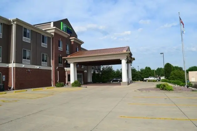 Holiday Inn Express and Suites Sparta - Dış Mekan