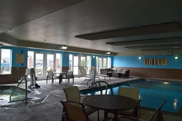 Holiday Inn Express and Suites Sparta - Havuz