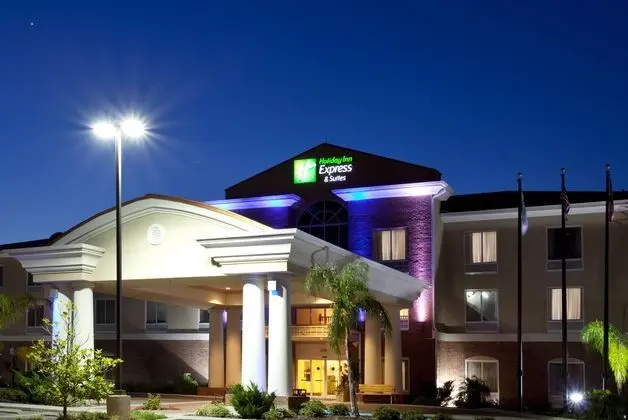 Holiday Inn Express and Suites Spring Hill