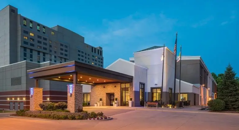 Holiday Inn Express and Suites Springfield