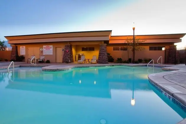 Holiday Inn Express and Suites St. George North Zi - Havuz