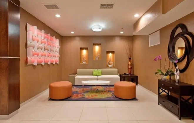 Holiday Inn Express and Suites St Louis Airport