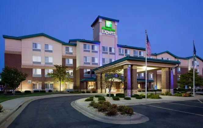 Holiday Inn Express and Suites St. Paul Ne Vadnais