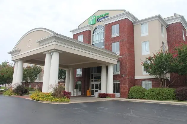 Holiday Inn Express and Suites Starkville