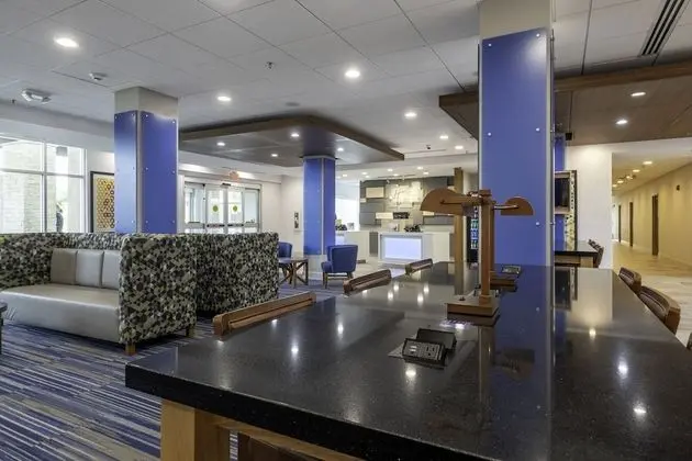 Holiday Inn Express And Suites Staunton, an IHG Hotel