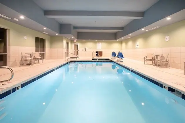 HOLIDAY INN EXPRESS AND SUITES STERLING - Havuz
