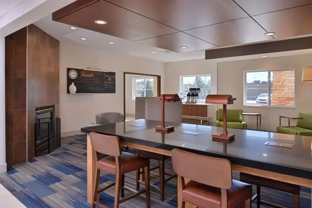 Holiday Inn Express and Suites Stevens Point - Dış Mekan