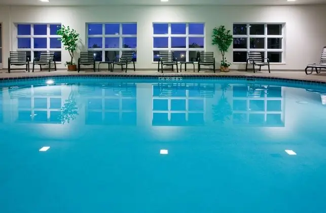 Holiday Inn Express and Suites Stevens Point - Havuz
