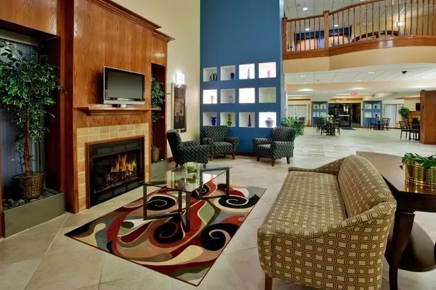 Holiday Inn Express and Suites Suffolk - Dış Mekan