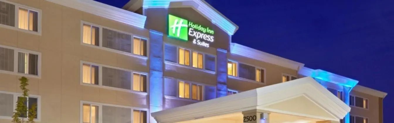 Holiday Inn Express Hotel & Suites Sumner