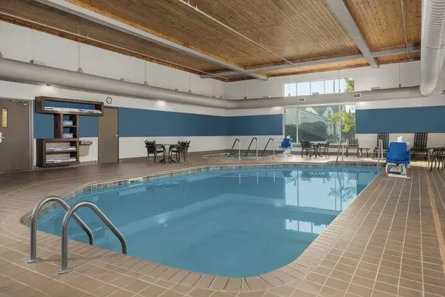 Holiday Inn Express and Suites Superior - Havuz