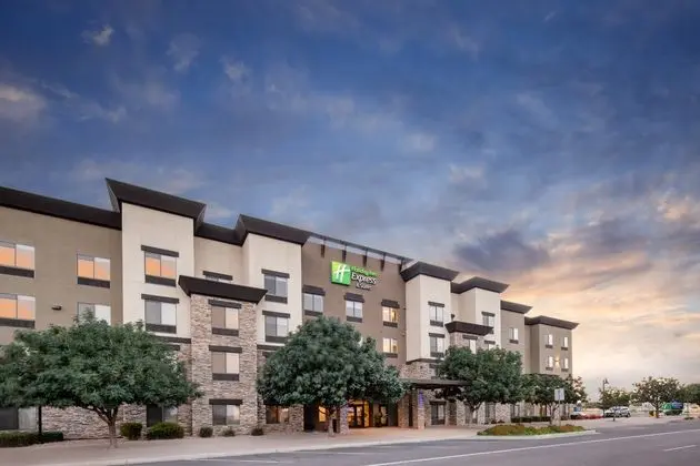 Holiday Inn Express and Suites Surprise