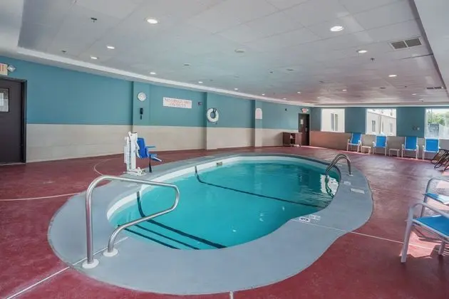Holiday Inn Express and Suites Swansea - Havuz