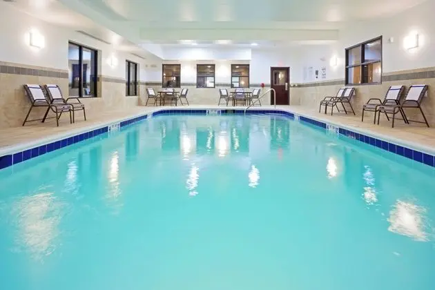 Holiday Inn Express & Suites Syracuse North Airpor - Havuz