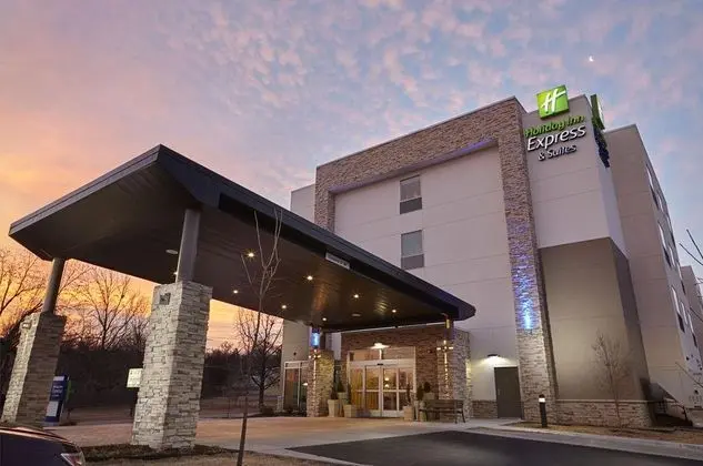 Holiday Inn Express and Suites Tahlequah
