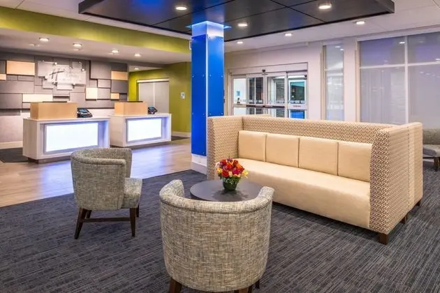 Holiday Inn Express and Suites Tampa North - Wesle - Dış Mekan