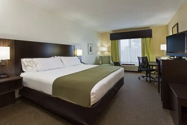 Holiday Inn Express & Suites Tampa