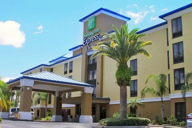 Holiday Inn Express Hotel & Suites Tampa 