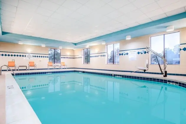 Holiday Inn Express Hotel & Suites Tappahannock - Havuz
