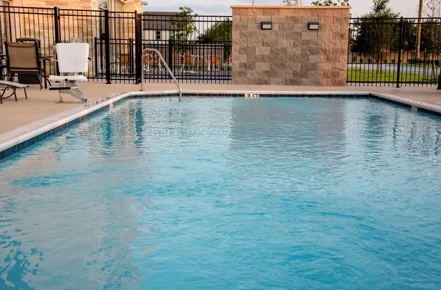 HOLIDAY INN EXPRESS AND SUITES Taylor - Havuz