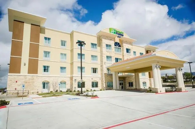 Holiday Inn Express and Suites Temple Medical Cent