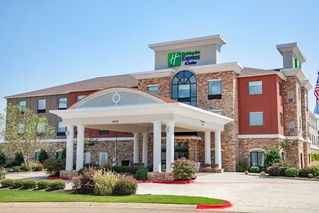 Holiday Inn Express and Suites Texarkana