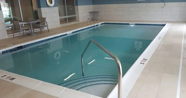Holiday Inn Express & Suites Toledo West, an IHG Hotel - Havuz