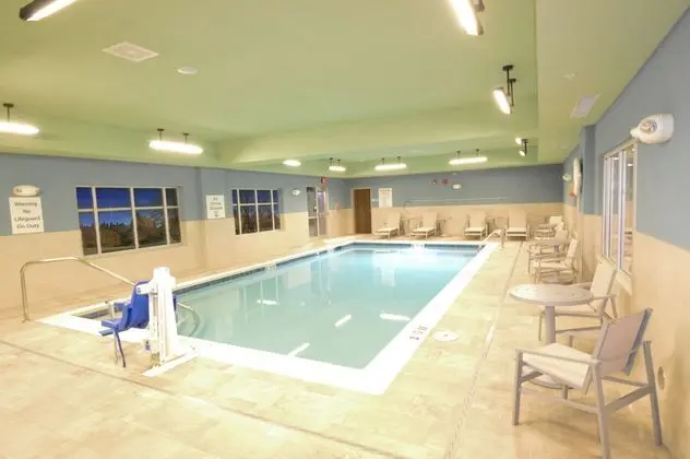 Holiday Inn Express & Suites Toledo West, an IHG Hotel - Havuz