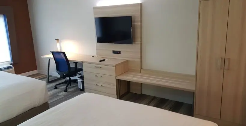Holiday Inn Express & Suites Toledo West, an IHG Hotel - Oda