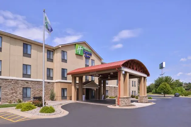 Holiday Inn Express and Suites Topeka West I 70 Wa