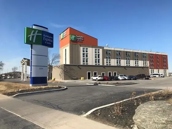 Holiday Inn Express and Suites Toronto Airport Wes
