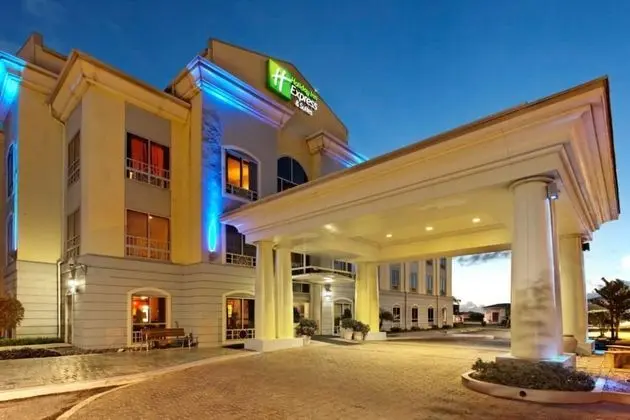 Holiday Inn Express Hotel & Suites Trincity Trinidad Airport, an IHG Hotel - Dış Mekan